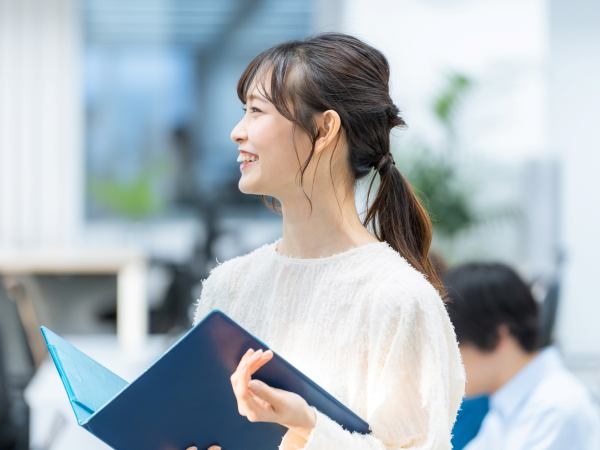 大手町駅直結のオフィスは社員食堂・休憩スペースがありとても快適！ビル内にコンビニ・カフェ・飲食店も入っているので、ランチタイム充実です◎