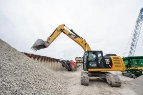 何台もあります！！ユンボ！！