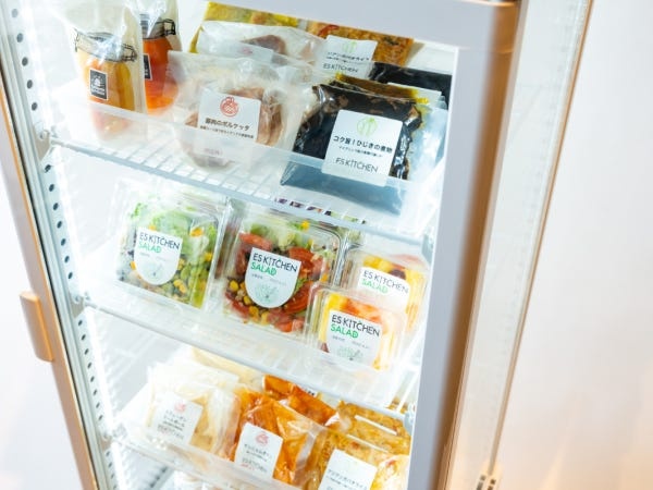 弊社で導入しているESキッチンの100円食堂！全て100円◎ランチで食べたり、持ち帰ってもOK！