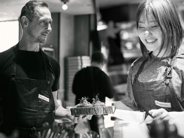 オーダーテイク・料理の提供・会計処理・テーブルセッティング・片付けなど、ホール業務全般をお願いいたします。