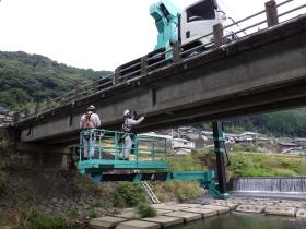 点検車による橋梁点検