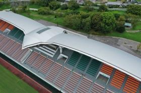 屋根施工事例（一宮市光明寺公園球技場）
