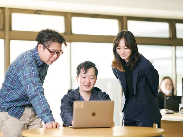 技術力の優れたエンジニアが大勢いて、業界未経験の方でも全力でフォローします！