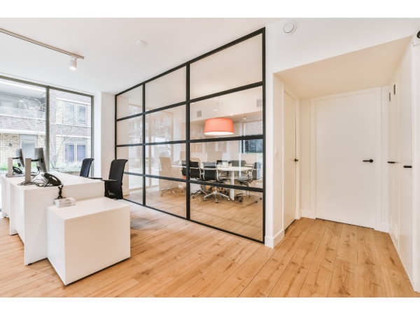 少人数の落ち着いたオフィスです。