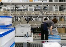 野洲物流センター 商品仕分けの様子