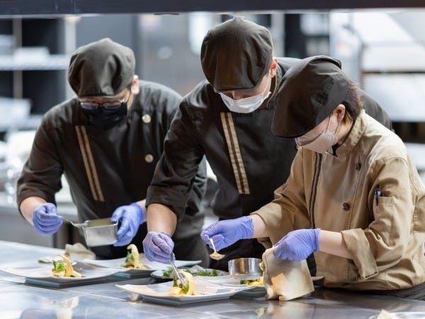 調理補助スタッフ・レストランのキッチン調理補助スタッフ（交通費支給あり・未経験OK）