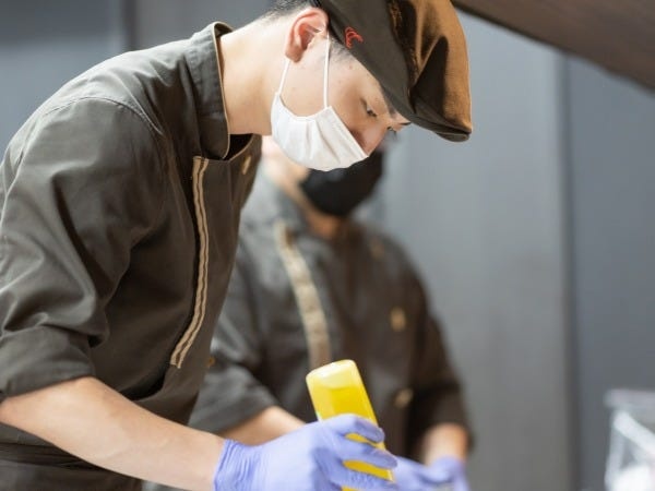 調理補助スタッフ・レストランのキッチン調理補助スタッフ（交通費支給あり・未経験OK）