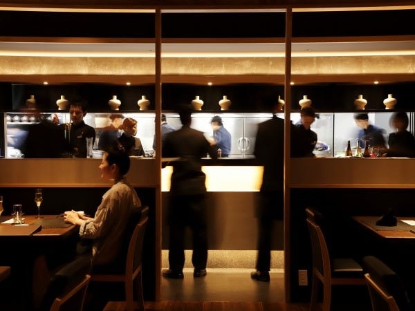 調理補助スタッフ・レストランのキッチン調理補助スタッフ（交通費支給あり・未経験OK）