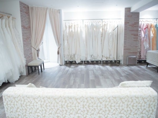 ドレスサロン「LaReine」ドレスルームB1F