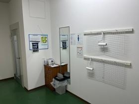 手洗いとローラー掛けを行う部屋です。