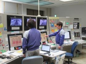 制御室からのモニター監視