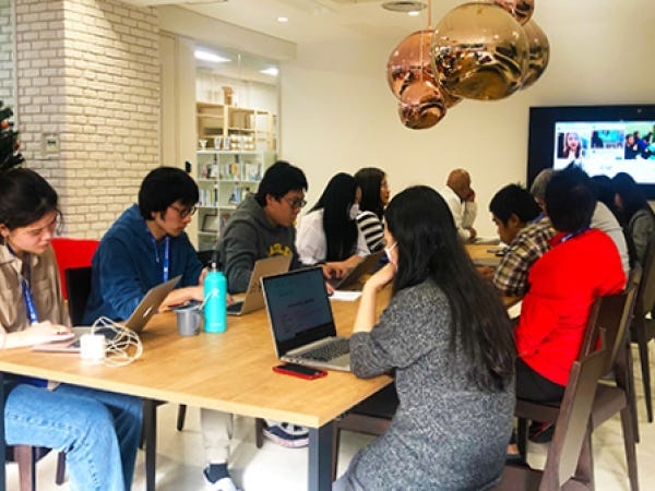 アイディア・意見・共有などを行い、技術底上げや知識等を切磋琢磨をしています。