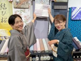 笑顔と笑い声があふれるお店です