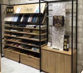 商品知識や接客の流れは入社後に学ぶ事ができます