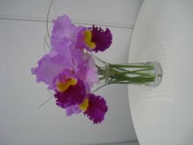 会社入り口玄関の生花です！週替わりで癒されます！