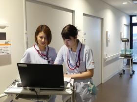 看護師病棟業務の様子