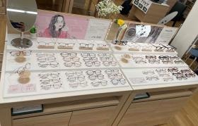 お客様の眼鏡選びのお手伝いをいたします。