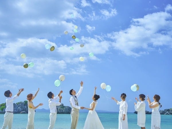 リゾート地での撮影も。将来的にハワイ等で働くことも可能です。自分の可能性を広げてみませんか？