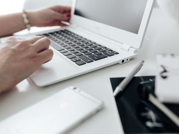 無料で受講できる「IT研修」、資格を取得した方へ一時金（1万～最大10万円）を支給する「資格取得奨励一時金」など、スキルアップ支援制度あり◎