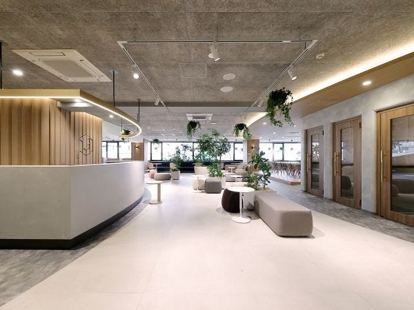 目黒駅徒歩すぐのシェアオフィスです。受付もあり、キレイで集中して働くことができます。