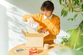 商品を梱包して出荷します。