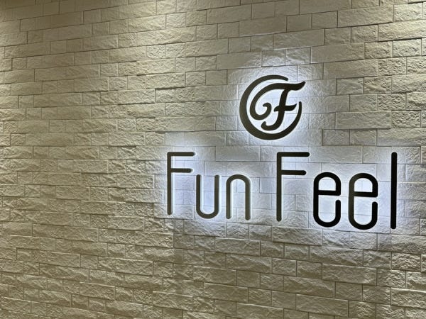 新宿三丁目C7出口から徒歩5分。賑やかな場所にありますが各方面からのアクセスは抜群。