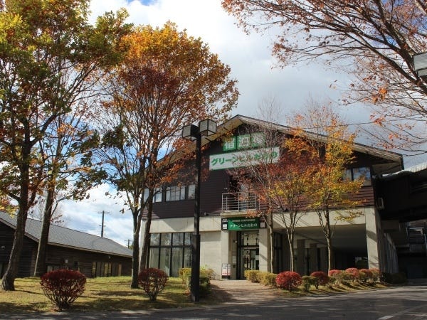 宿泊とレストランが入るグリーンヒルおおの