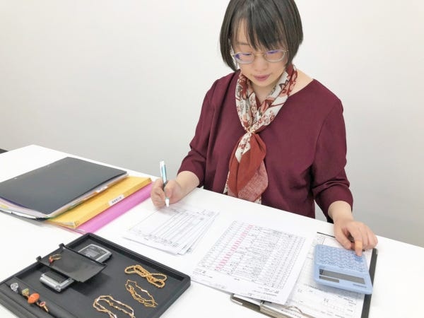 デスクワークだけではなくブランド品・アクセサリーの検品も行うので楽しく働けます★