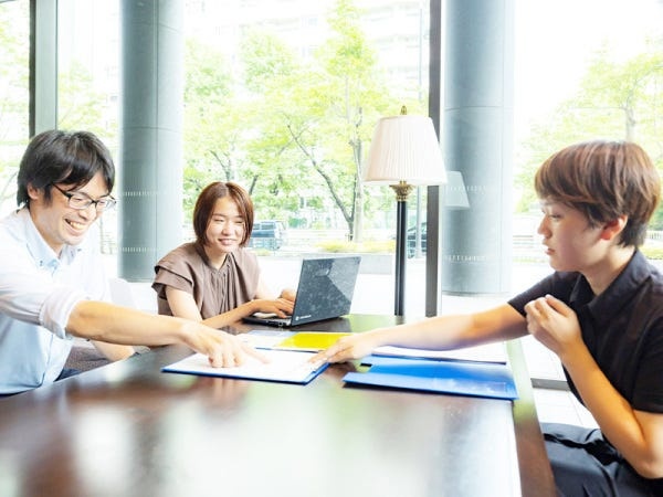 資格取得支援が充実！高い合格率には理由があります！当社ならではのノウハウで、未経験でも入社1年目からアジャスターとして活躍できます。