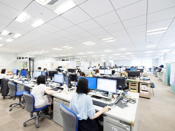 技術アジャスターの資格取得を目指す方の支援も積極的に実施。知識レベルに合わせて学習を支援し、資格試験合格を後押ししています。