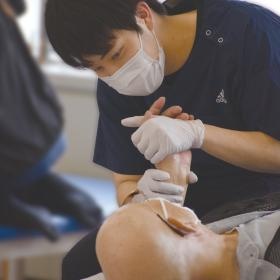 リハビリは患者様に負担がかかっていないかヒアリングしながら。