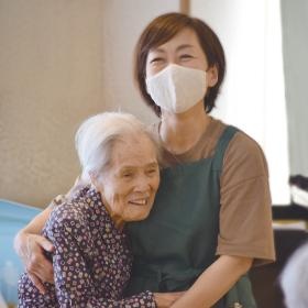 大変な面もあるけれど、ありがとうと笑顔が増える仕事です。