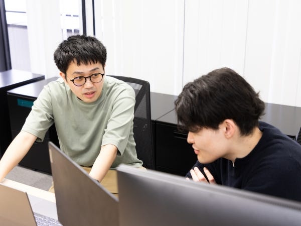 勉強会参加支援や書籍購入補助など、学びとチャレンジを後押しする制度を随時アップデート中！常に自己研鑽できる環境を整えています。