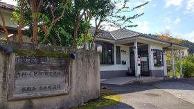 苔むした看板が目印です