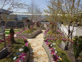 とても明るい霊苑です。