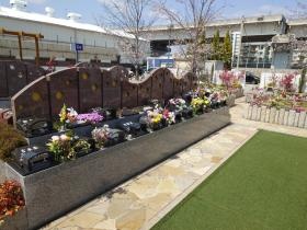 街中の霊苑なので通勤もしやすいです。