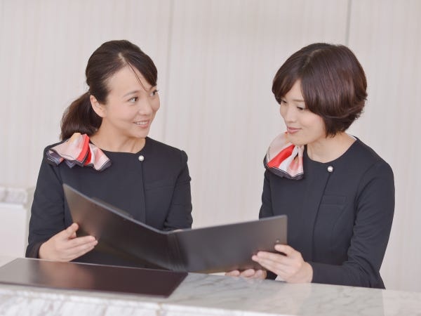 フロントスタッフ