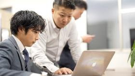 上司が親密にサポート