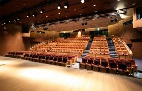和歌山県民文化会館 小ホール（３２８席（１室））