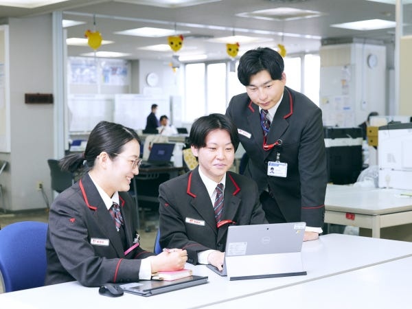 地域のお客さまに寄り添って仕事を進めていきます。地域社会への貢献度が高い、意義のあるお仕事です。