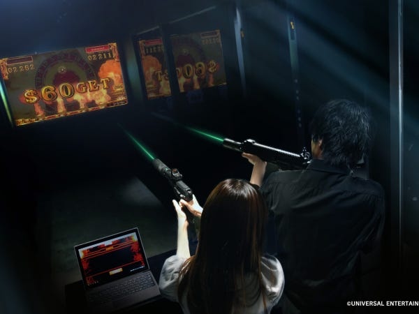 ホールスタッフ