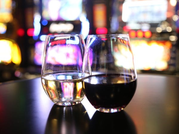 ホールスタッフ