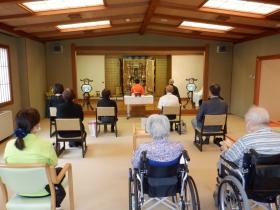 行事の様子（地域交流室、物故者法要）