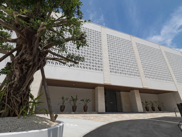 サービススタッフ（ソムリエ資格保持者優遇・外国語対応できる方優遇）