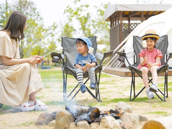 グランピング施設のサービススタッフ