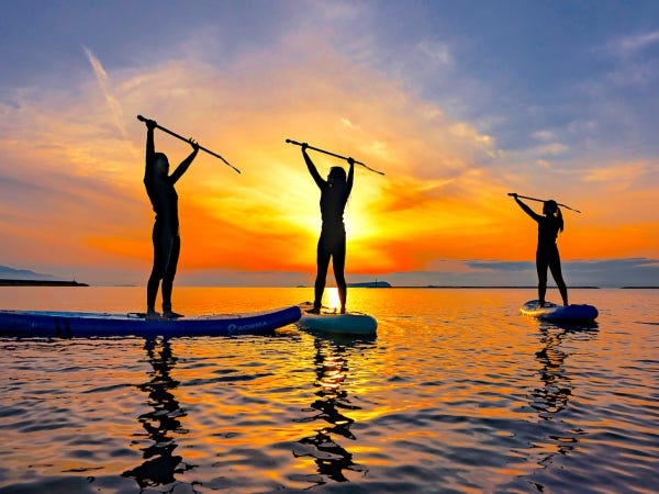 グランピング施設のサービススタッフ