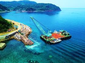 第１２日の出号です。長崎県内の港湾土木現場で活躍しています。