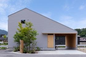 斐伊川沿いに佇む弊社が手掛けた住宅です