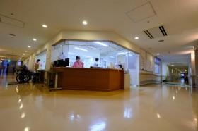 病棟のステーション前です。明るく清潔感のある職場です。