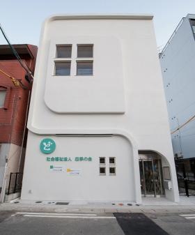 どろんこの星・どろんこの風 正面玄関